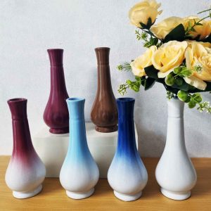 সিরামিক দিয়ে তৈরি সুন্দর ফুলদানি