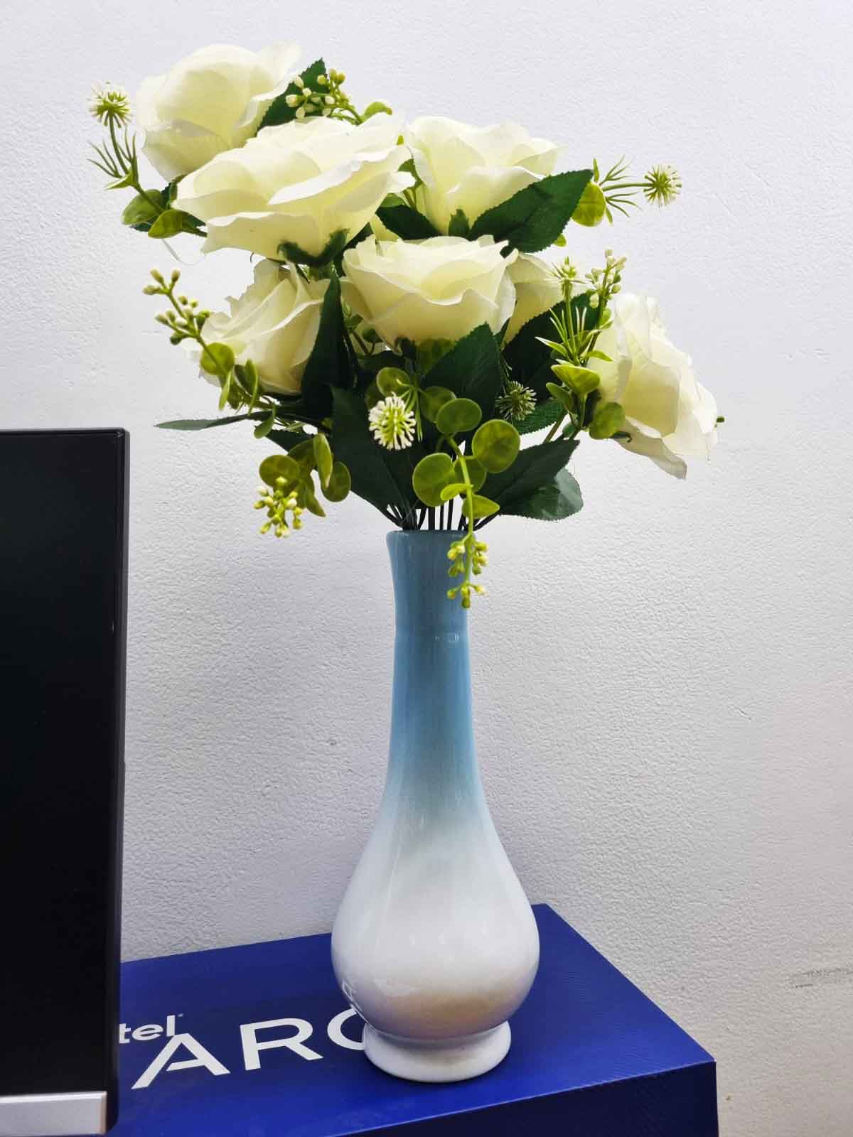 সিরামিক দিয়ে তৈরি সুন্দর ফুলদানি - Image 3